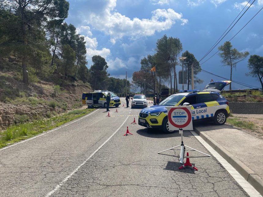 Control de la Policia Local de Sant Fruitós de Bages durant la campanya de seguretat viària.